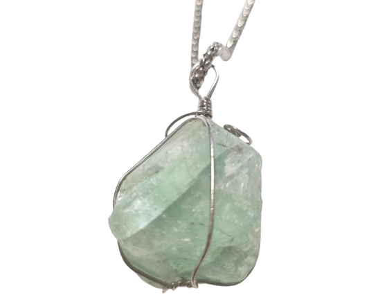 Colgante de cuarzo verde natural con cadena