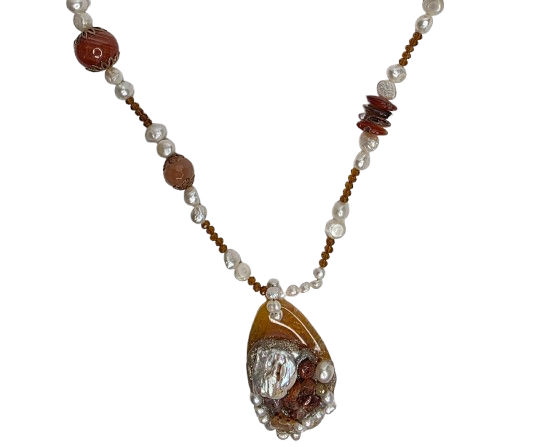 Collar exclusivo perlas cultivada y ágata roja