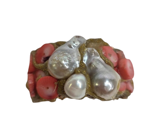 Brazalete exclusivo con perlas cultivada y coral bambú
